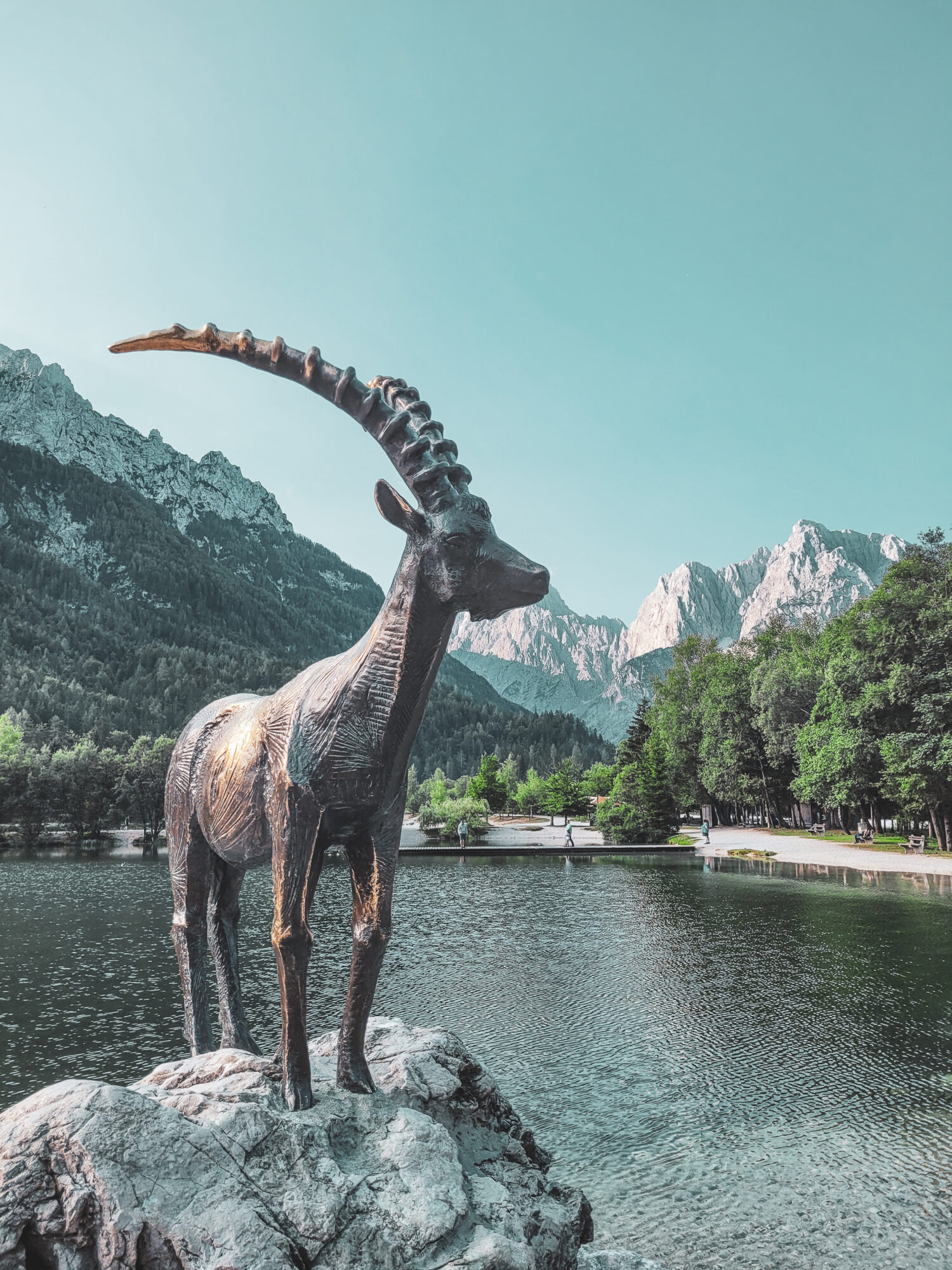 Statue de Kozorog (chamois en slovène) sur le lac Jasna, Slovénie