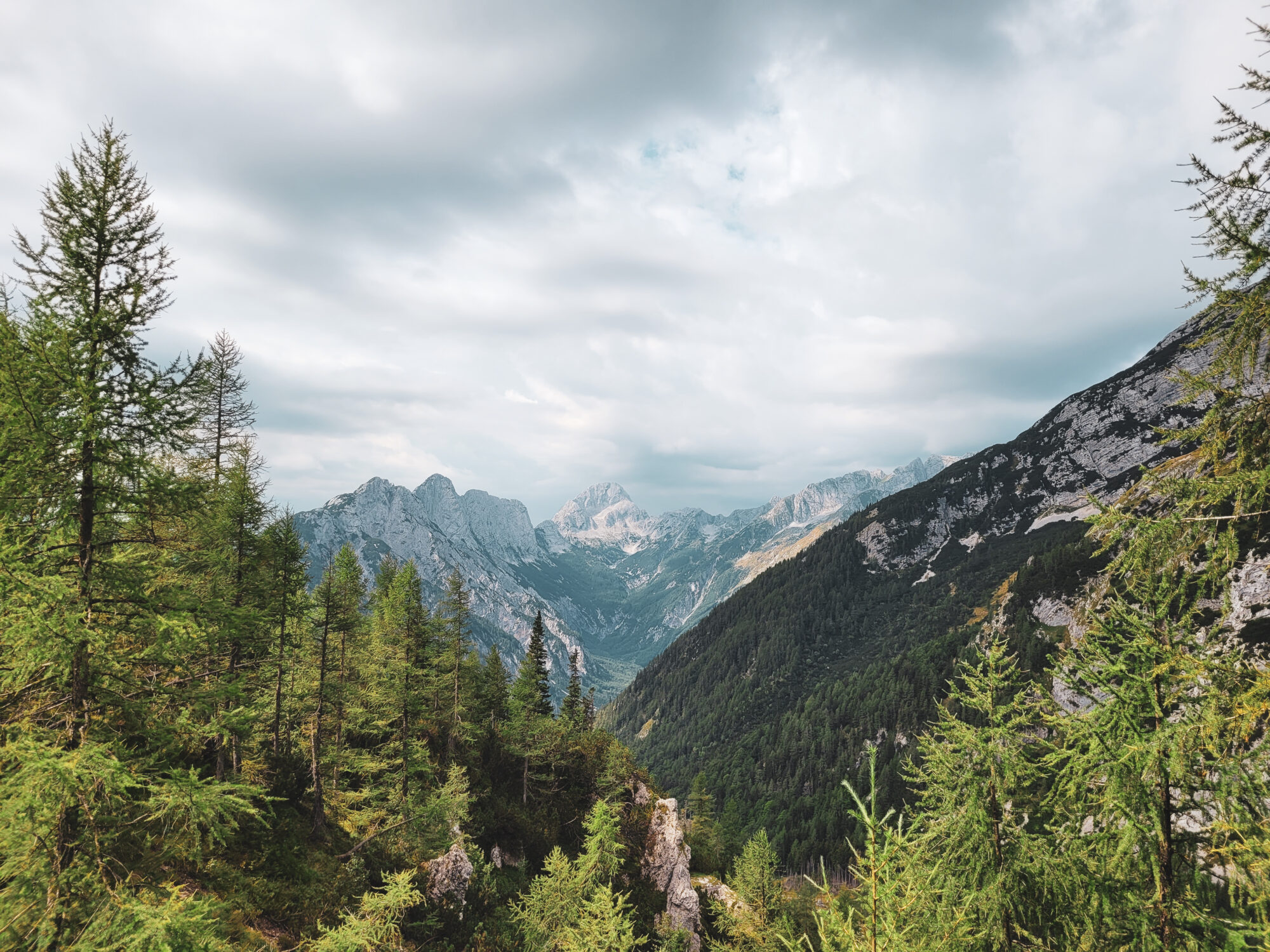 Vue sur le Triglav depuis le col de Vrsic, Slovénie