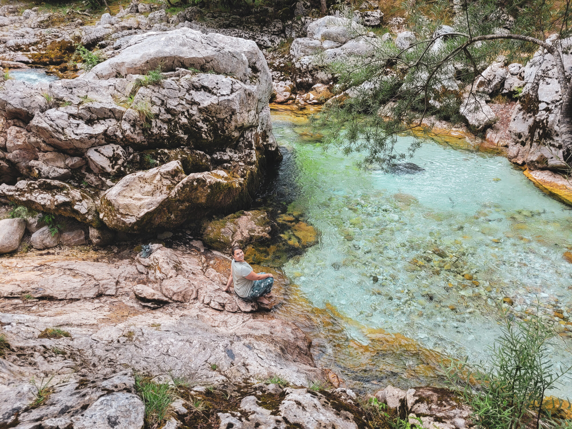 Une pause rafraichissante dans la rivière Soca, Slovénie